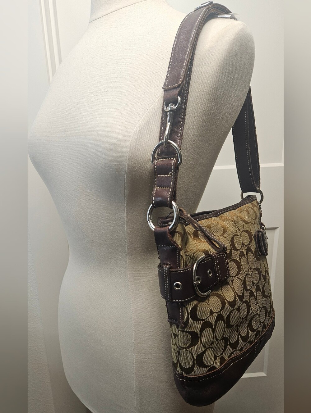 Coach Signature Soho Buckle Hobo Shoulder Bag Khaki Brown Jacquard Leather Purse